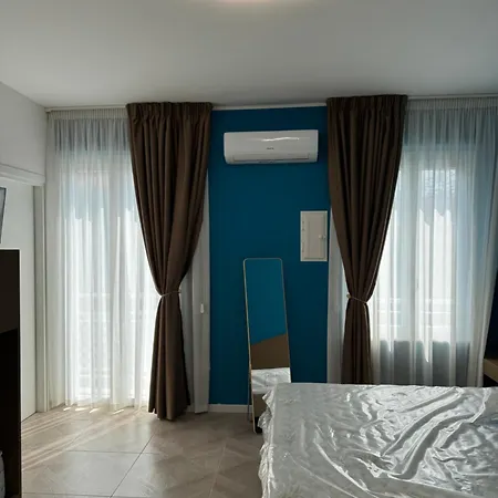 House On Sunday Luna * Κρότωνας