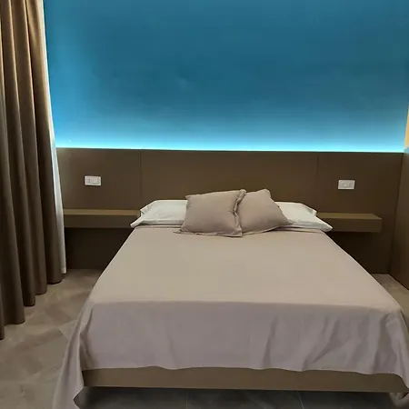 House On Sunday Luna * Κρότωνας