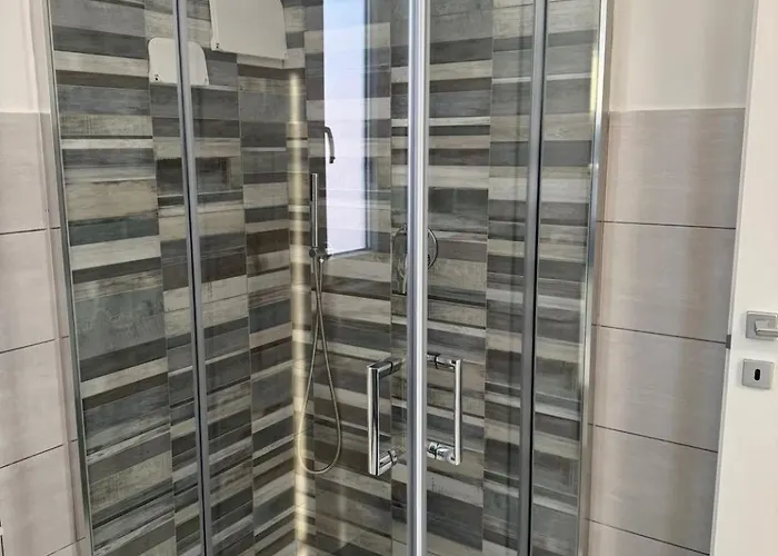 House On Sunday Luna Nyaraló *